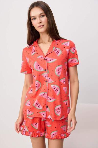 Trendyol Collection طقم بيجامة محبوك من القطن بنسبة 100% باللون الأحمر مع شور...