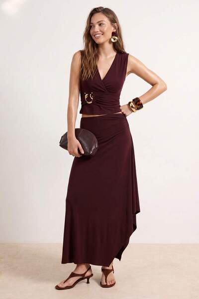 Trendyol Collection طقم ملابس للحفلات مكون من قطعتين باللون البني مع تفاصيل إ...
