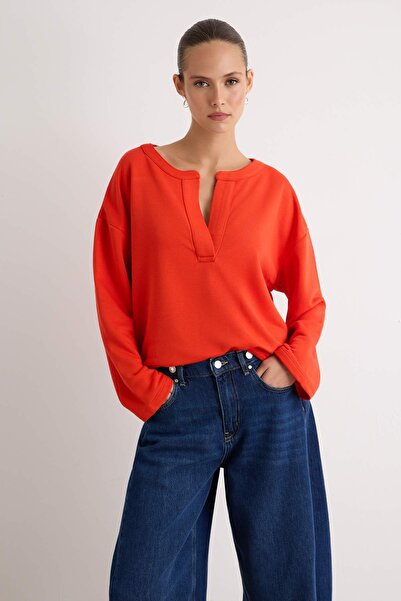 Trendyol Collection سويت شيرت محبوك ذو ياقة سميكة حمراء اللون وقصة واسعة وأكم...