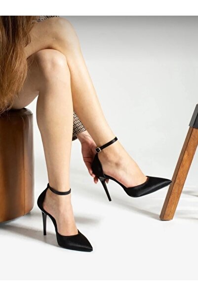 Exello Bilek Bantlı Yüksek İnce Topuklu Siyah Saten Stiletto
