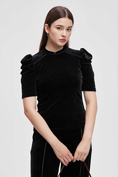 mica Embroidered Blouse with Half Sleeves