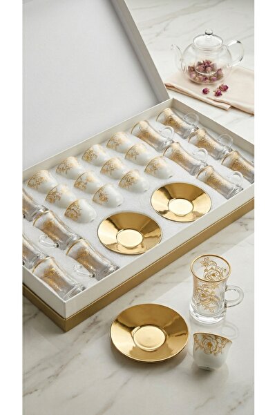 Generic A luxurious hospitality set – coffee cups and tea glasses with elegan...