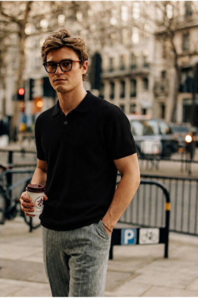DAMGA JEANS تي شيرت رجالي ذو ملمس مميز وأكمام قصيرة وياقة بولو باللون الأسود