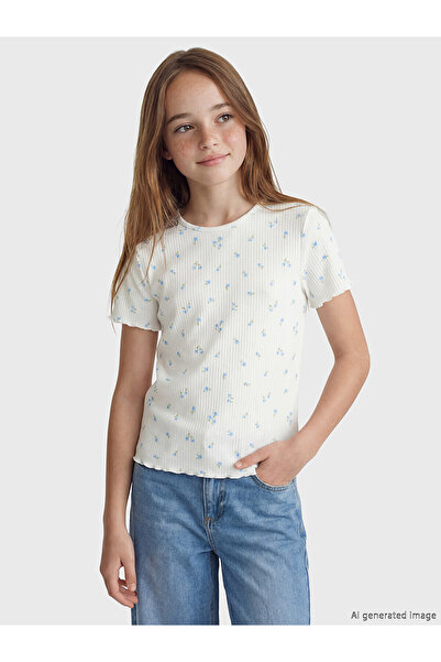 LC Waikiki Trendlucky Girl's T-Shirt with Flowers on the Difference