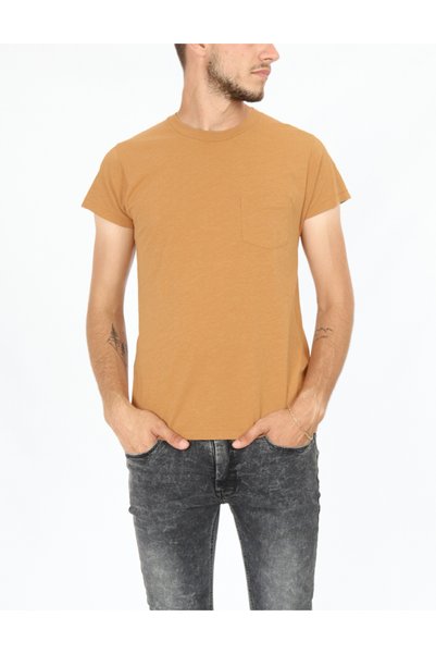 Evendi Tricou, Maro