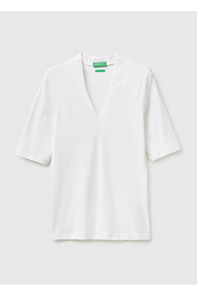 United Colors of Benetton تي شيرت نسائي أبيض 100% قطن بنصف كم وياقة على شكل V...