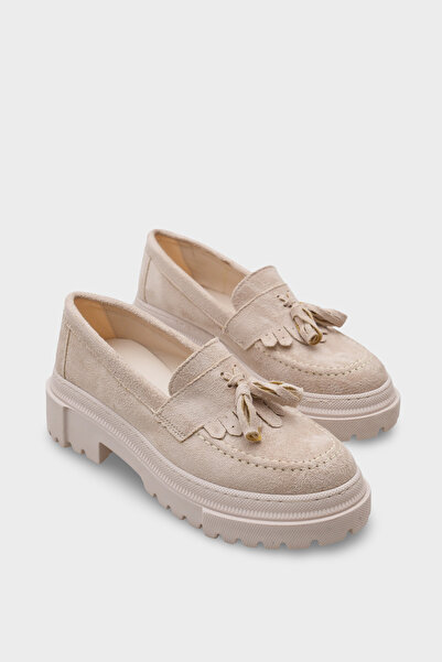 Capone Outfitters Ashlee Oval-Toe Tasseled Trak Sole Suede Women's Loafers