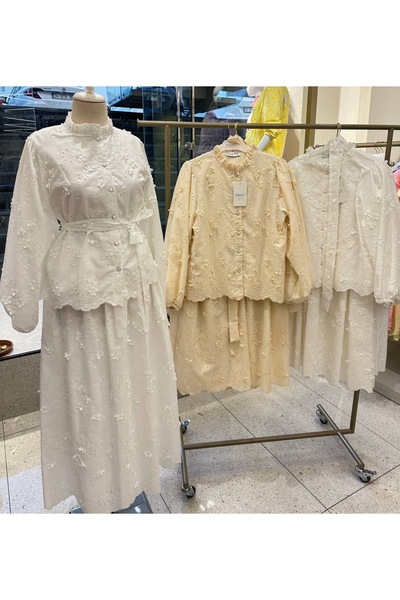 MODA S&S BZLİNE Σετ πουκάμισο-φούστα με ανάγλυφα λουλούδια