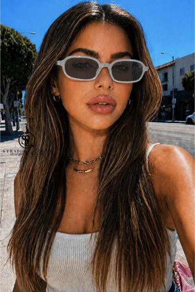 Straight Light نظارات شمسية مستطيلة للنساء UV400 بإطار رمادي وزجاج أسود بتصميم عصري صيفي