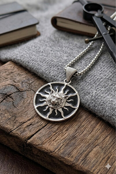 Velcari Minimalist Style Stainless Steel Men's Necklace with Wolf Figure