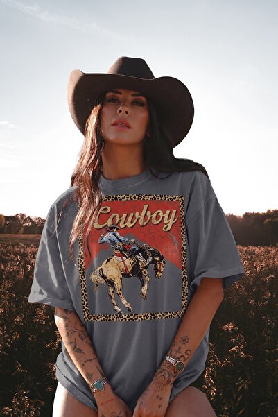 The Champ Clothing تي شيرت نسائي كبير الحجم مطبوع عليه Western Rush - ياقة دا...