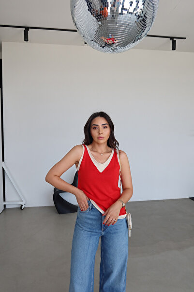 Özge Özgenç V Yaka Çift Renk Triko Süveter