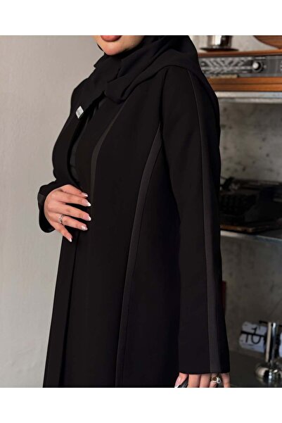 Shadan Art Maha Abaya Is Classy and Elegant.