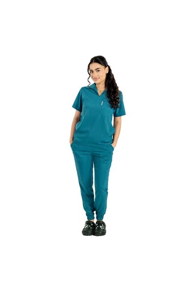 RUNI Costum medical stretch polo aqua, cu bluza in V si pantaloni tip jogger,...