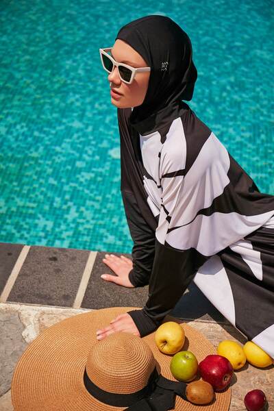 Marina Black and White Geometric Patterned Fully Covered Hijab Swimsuit 4-Pie...