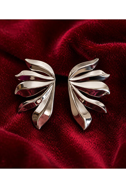 Sylvera Shop Modern Leaf Figured Earrings (Silver Color)