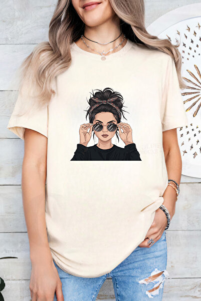 Sarah's Boutique Women's T-shirt – 100% cotton – Messy Bun
