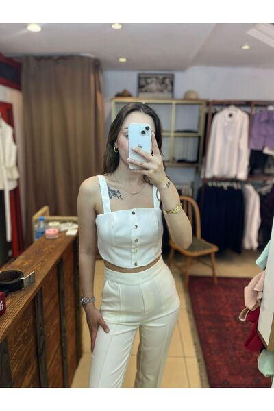 İnci Düğmeli Beyaz Crop Bluz