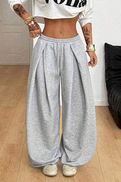 İlayda Toprak Pantaloni de trening Shalwar Mega Gri cu pliuri, talie și picio...