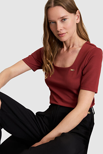 U.S. Polo Assn. تي شيرت نسائي أساسي بياقة مربعة من فيشين 50323524-VR223