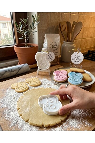Onflow 8 Year Old Cookie Mold - Birthday Themed with Balloons and Gifts