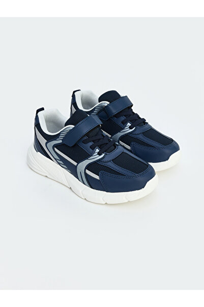 LC Waikiki حذاء رياضي شبكي للأولاد من Peak New Season