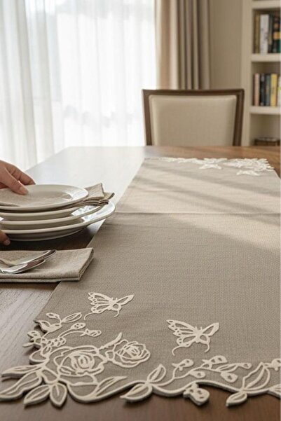 Çeyiz Diyarı Traversă de masă cu aplicații fluture din in 40x120 cm Bej
