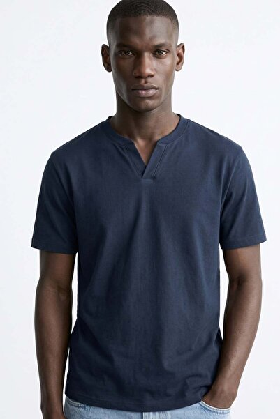 BARRELS AND OIL Men's Collar Detail Ribbed T-Shirt - Indigo