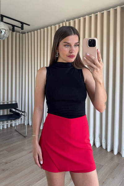 Sue Store Crvena asimetrična model kratka suknja