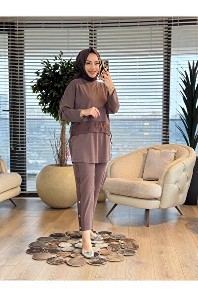 ALANURMODA 14456 بدلة بتفاصيل شريطية من الساتان في الأمام باللون البني