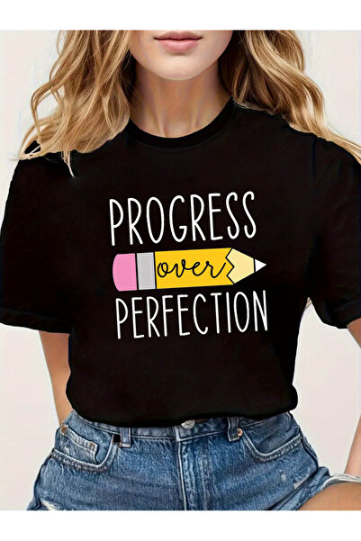 NOURAM تي شيرت نسائي مطبوع عليه عبارة "Back to Season Campus Style PROGRESS O...