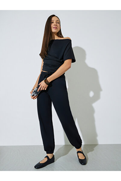 Styli Black Solid Mid-Rise Cuffed Joggers