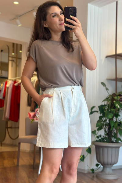Unique Boutique شورت كتان عالي الخصر بلون كريمي