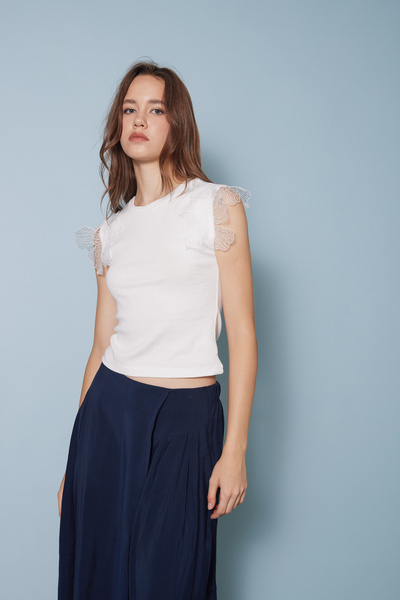 Nisan Sleeveless T-Shirt with Flower Detail on the Shoulders, Ecru