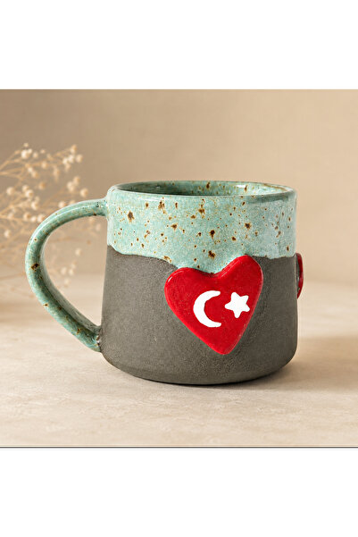 Türk Bayraklı Kalpli El Yapımı Seramik Kupa – Stoneware Kahve ve Çay Kupası