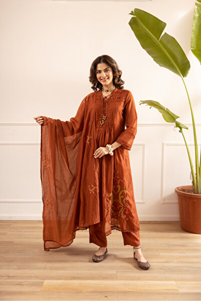 PRIYA'S PANACHE Mul Chanderi Gathered Anarkali Kurta Set for Women | Kurta Pa...