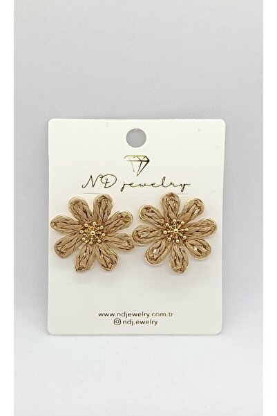 ndjewelry أقراط زهرة من الخوص بلون بيج تيرا