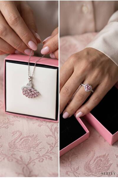 perry accessories قلادة على شكل بجعة وردية من الفولاذ المقاوم للصدأ وقلادة على شكل بجعة وردية مع خاتم على شكل قلب وردي
