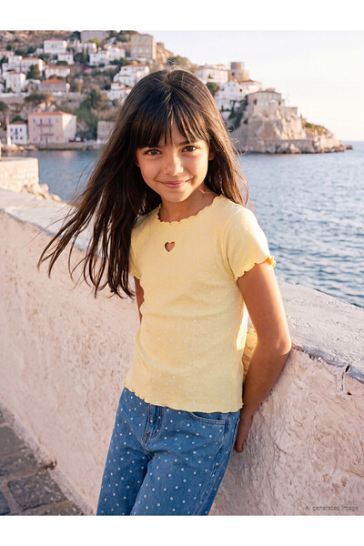 LC Waikiki Trendlucky Girls' T-Shirt with Oval Collar and Polka Dots