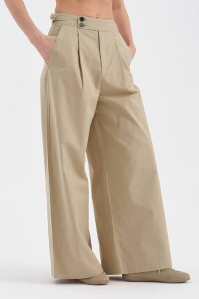 tw3 Women's Pleated Front Belt with Metal Buckle Detailed Design Trousers