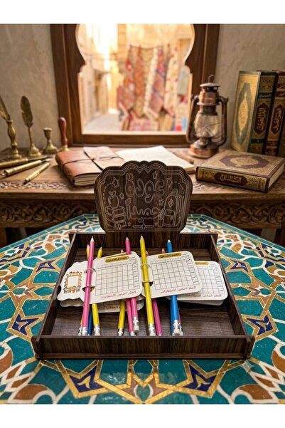 GIFT استند خشبي مع توزيعات العودة الى المدارس ( 12حبة)