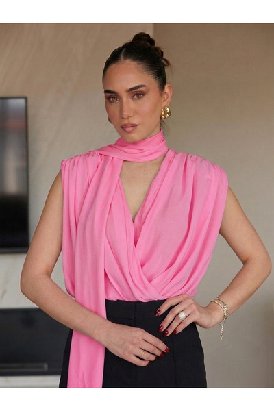 Lovely butik Kadın Vatkalı Fular Yaka Drape Detaylı Kruvaze Dökümlü Şık Bluz
