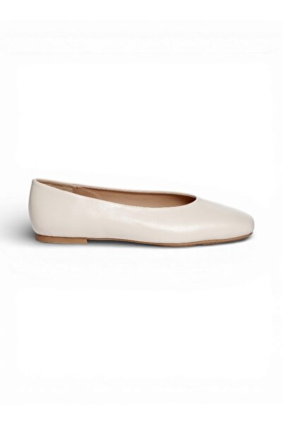 BATA Minimalist Flat Shoes