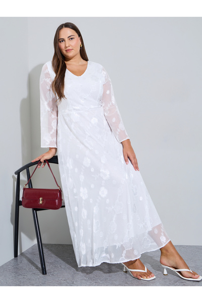 Styli Plus Size Off White Floral Embroidery Jacquard A-Line Maxi Dress