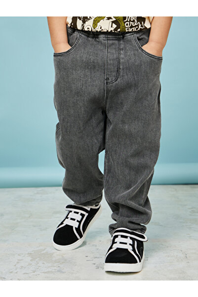 Styli Elastic Waistband Straight Leg Jeans