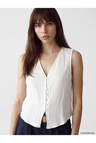LC Waikiki Lcw Vision White V-Neck Buttoned Textured Muslin Blouse