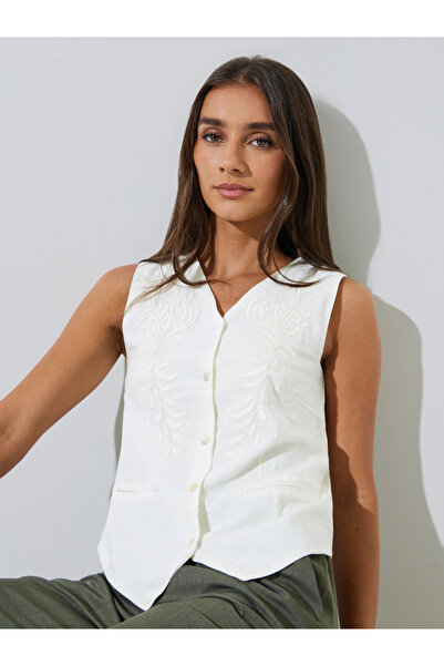 Styli Off White Sleeveless Embroidered Waistcoat