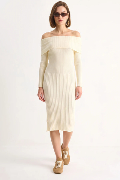 Efnaz style Women's Ribbed Madonna Collar Knitwear Ecru Dress