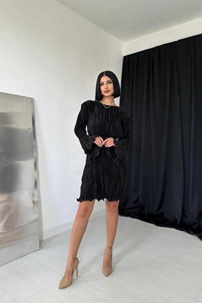 Generic Brand Black Satin Pleated Dress
