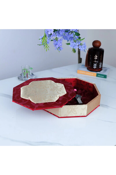 Al Hadaya Mall Luxury Gift Box Made of Wood and Cloth with Elegant Design - R...